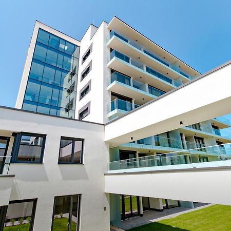 Clyde-Premium Lelle Waterfront Private Apartment Balatonlelle Exterior foto