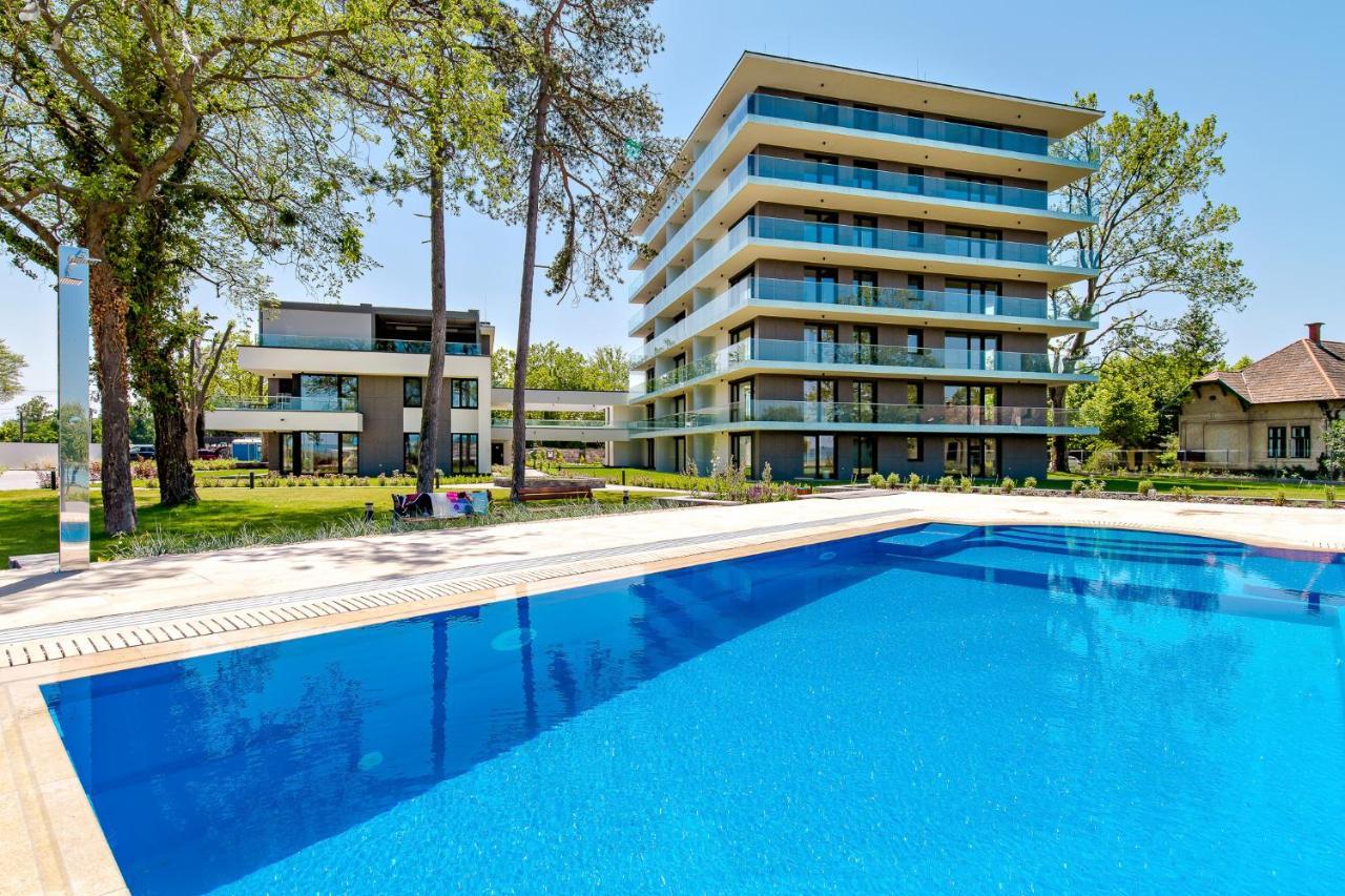 Clyde-Premium Lelle Waterfront Private Apartment Balatonlelle Exterior foto