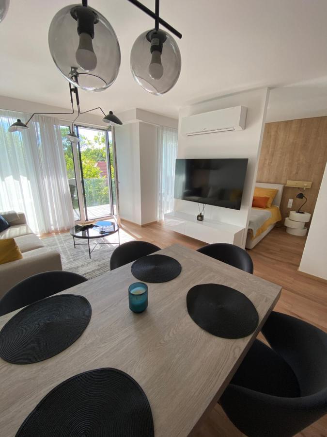 Clyde-Premium Lelle Waterfront Private Apartment Balatonlelle Exterior foto