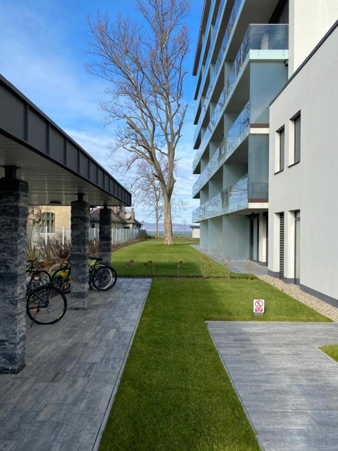 Clyde-Premium Lelle Waterfront Private Apartment Balatonlelle Exterior foto